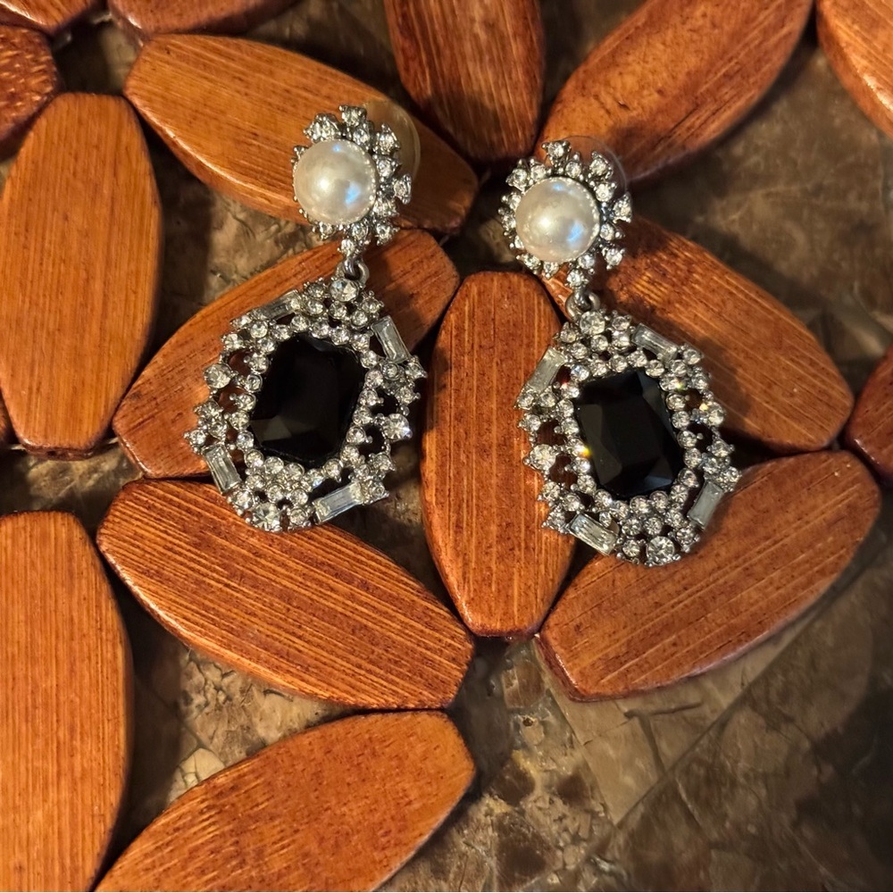 Vintage Elegant Black and Silver Crystal Drop Earrings